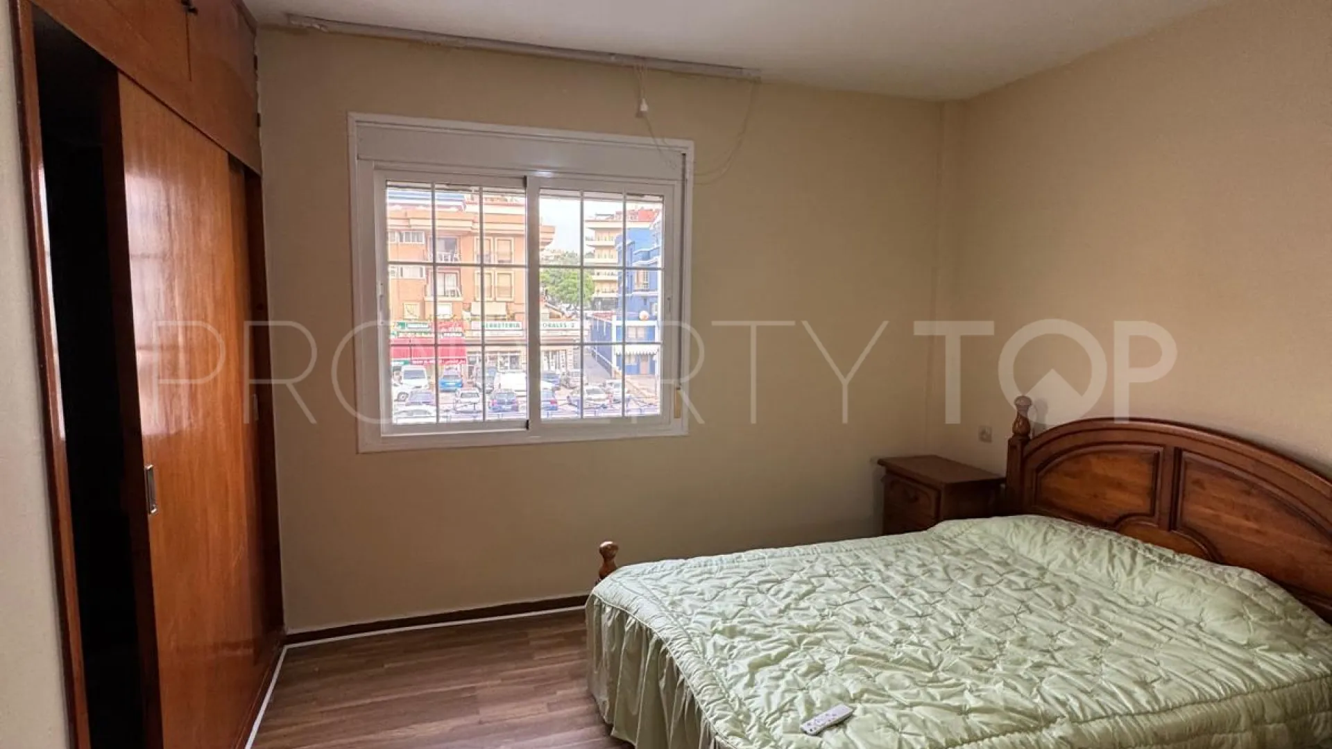 Sabinillas, apartamento con 3 dormitorios en venta