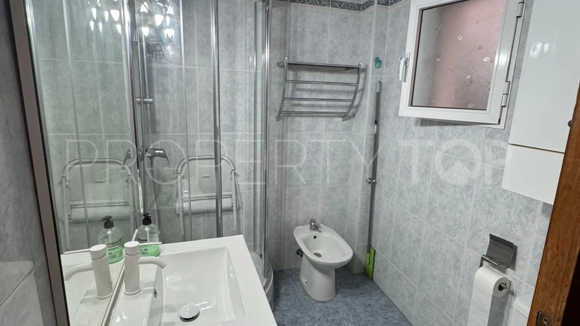 Sabinillas, apartamento con 3 dormitorios en venta