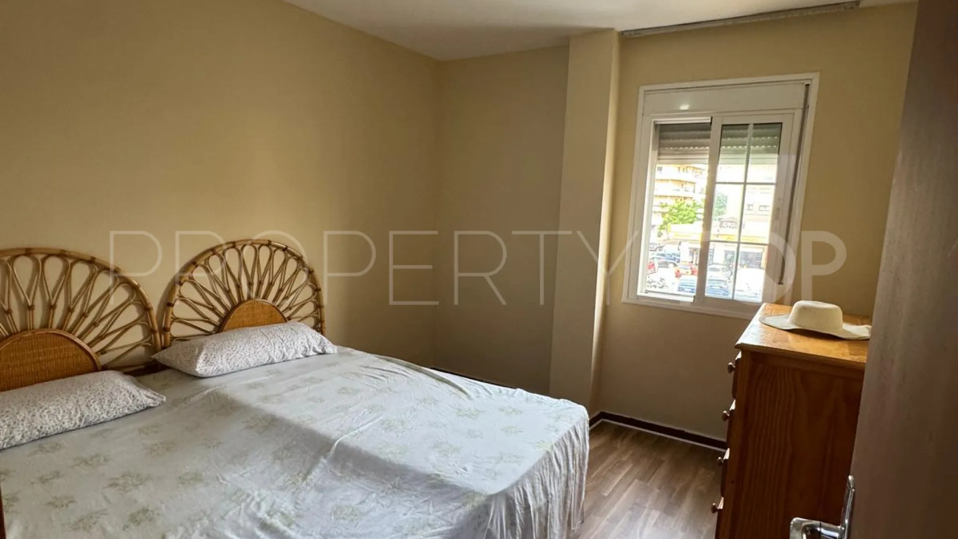 Sabinillas, apartamento con 3 dormitorios en venta
