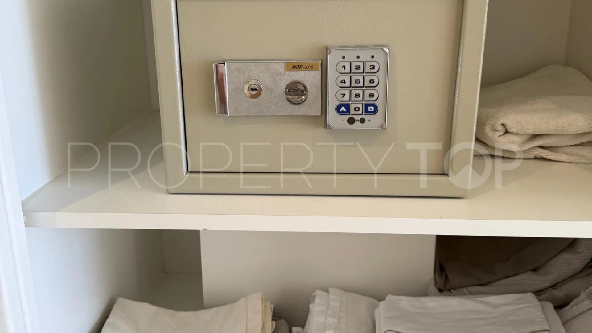 For sale penthouse with 2 bedrooms in Los Arqueros