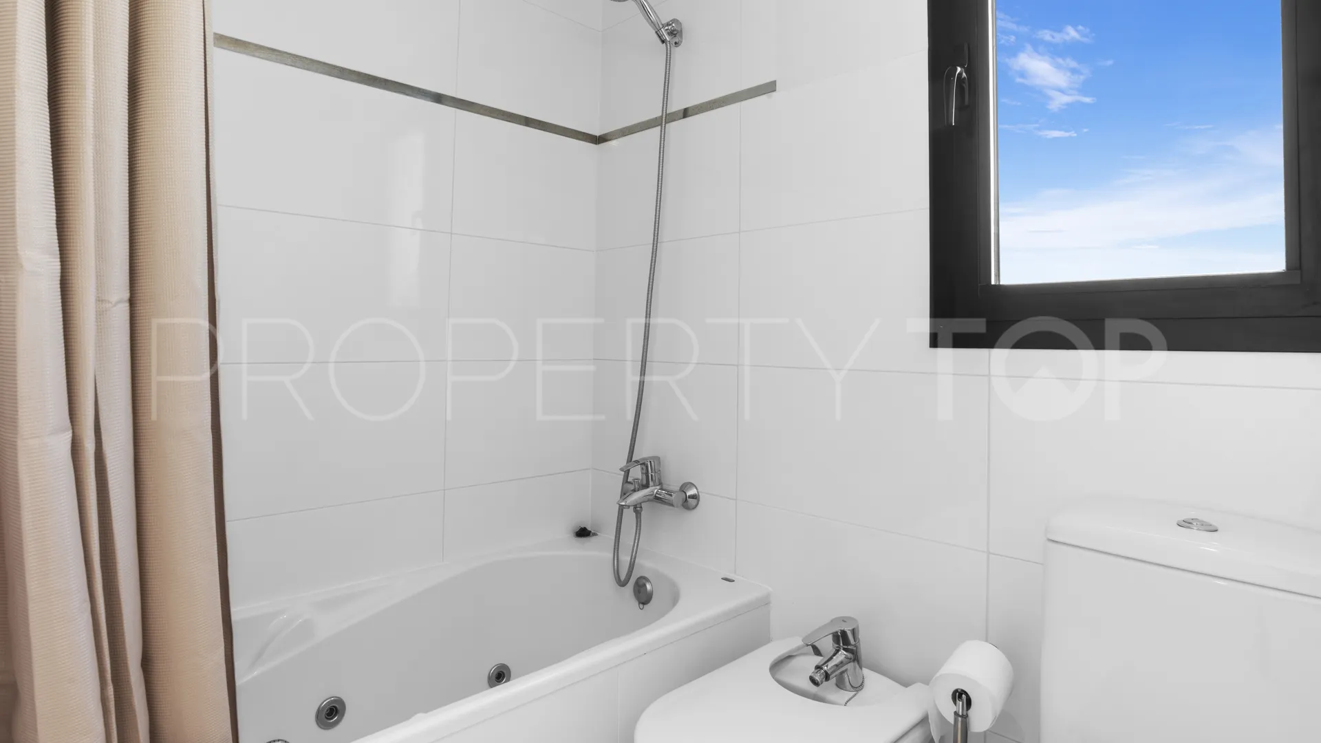 Se vende atico duplex en Doña Julia con 3 dormitorios