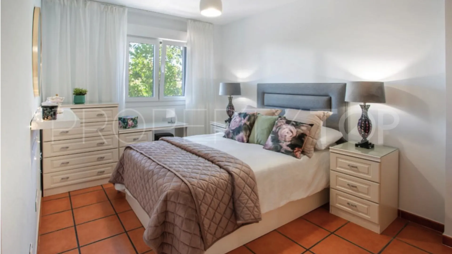 For sale 4 bedrooms villa in Sabinillas
