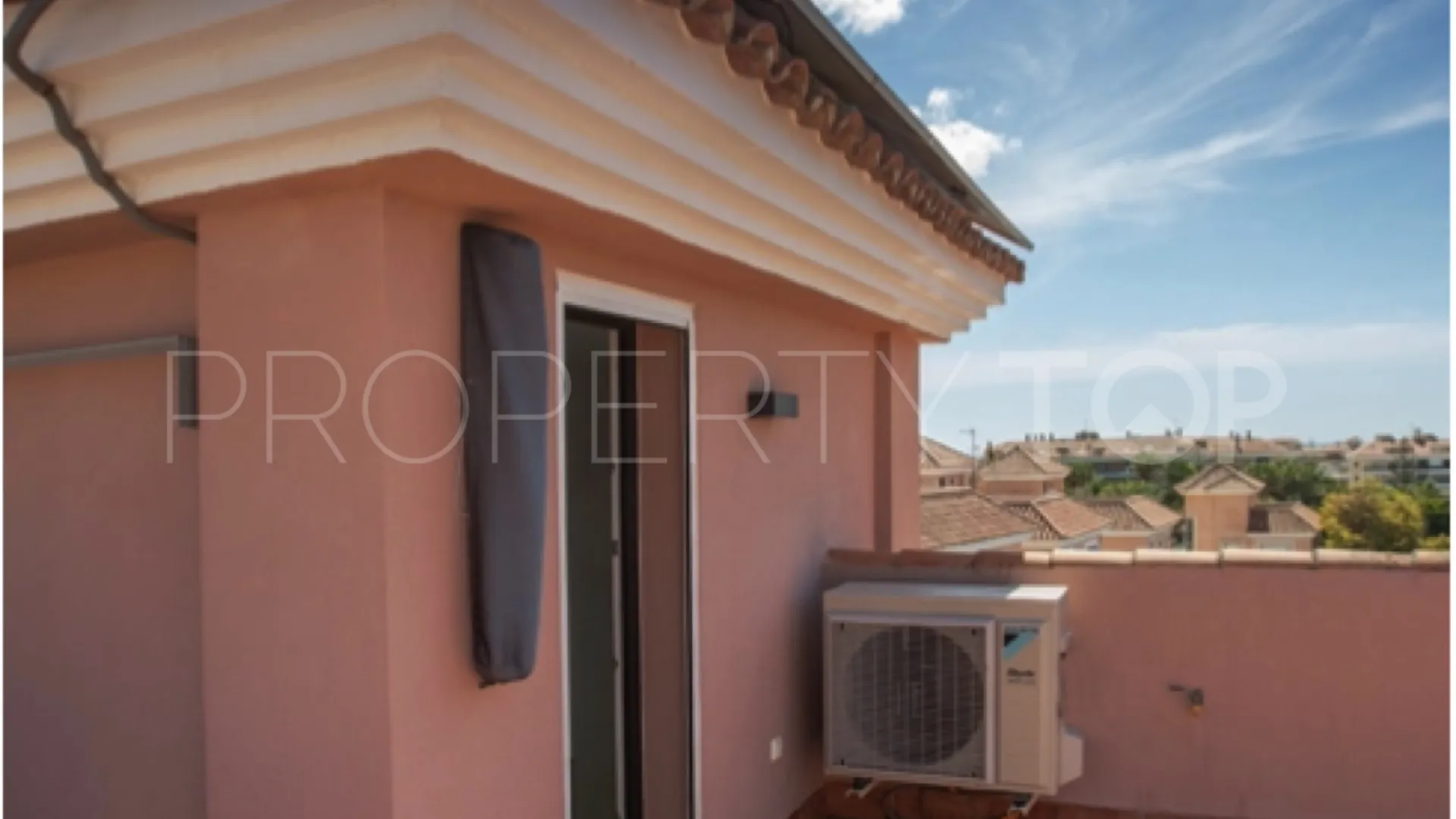For sale 4 bedrooms villa in Sabinillas
