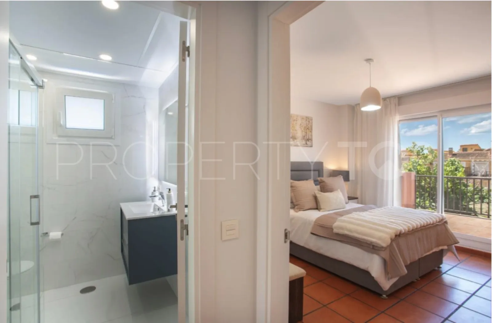 For sale 4 bedrooms villa in Sabinillas