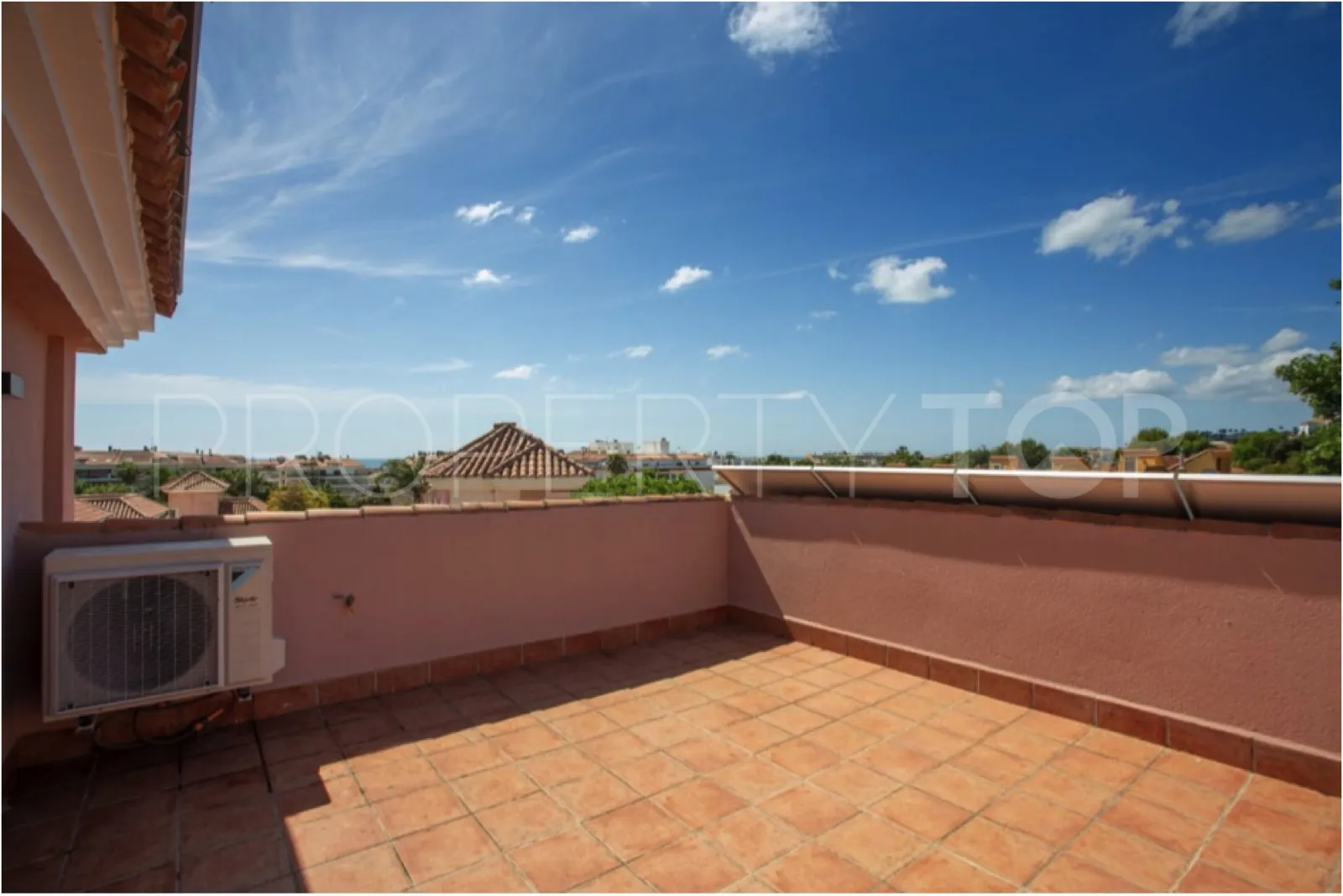 For sale 4 bedrooms villa in Sabinillas