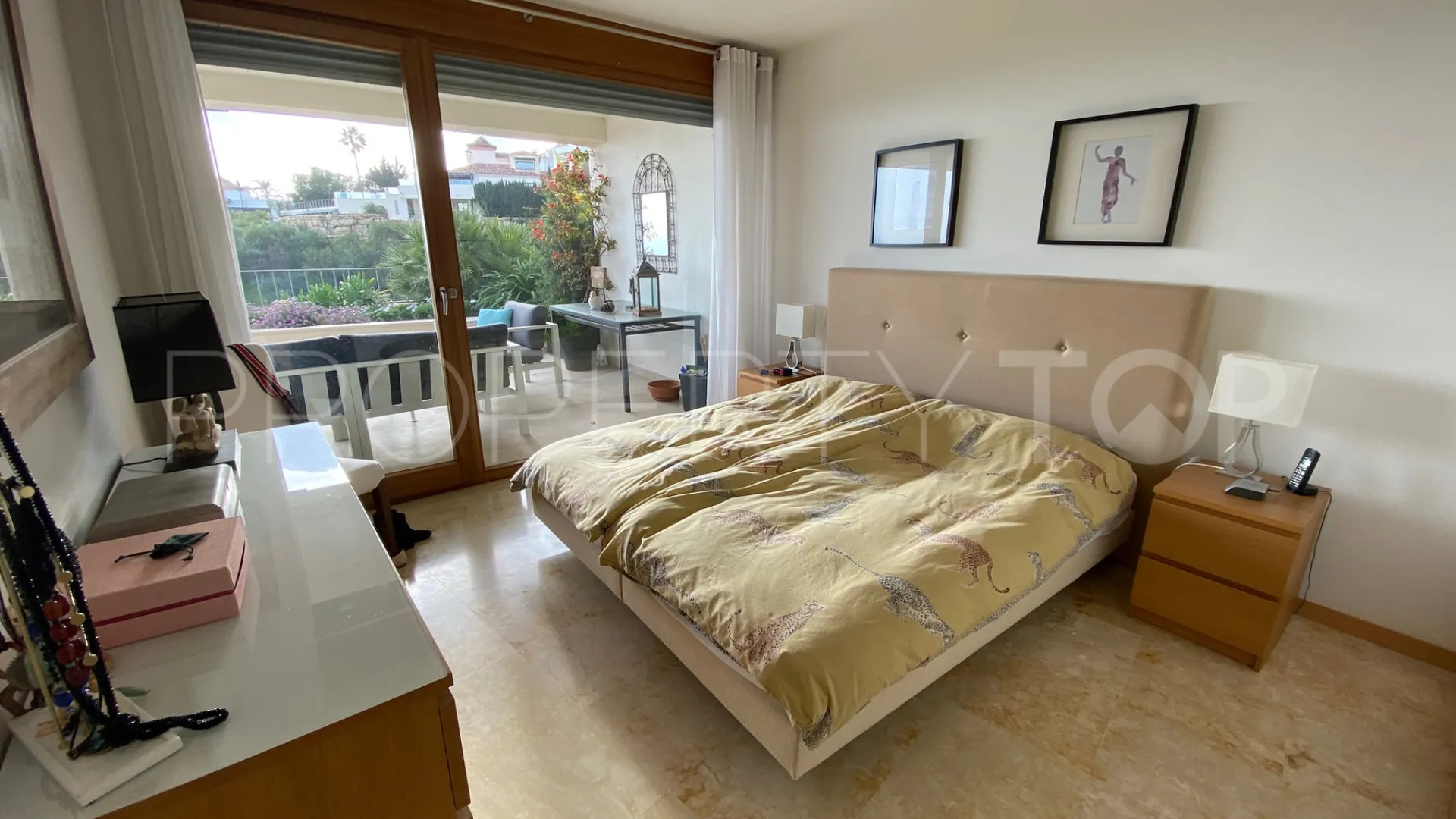 Buy apartment in Los Altos de los Monteros
