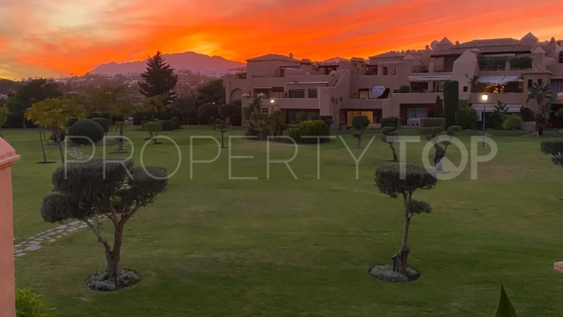 For sale duplex penthouse in La Cartuja del Golf