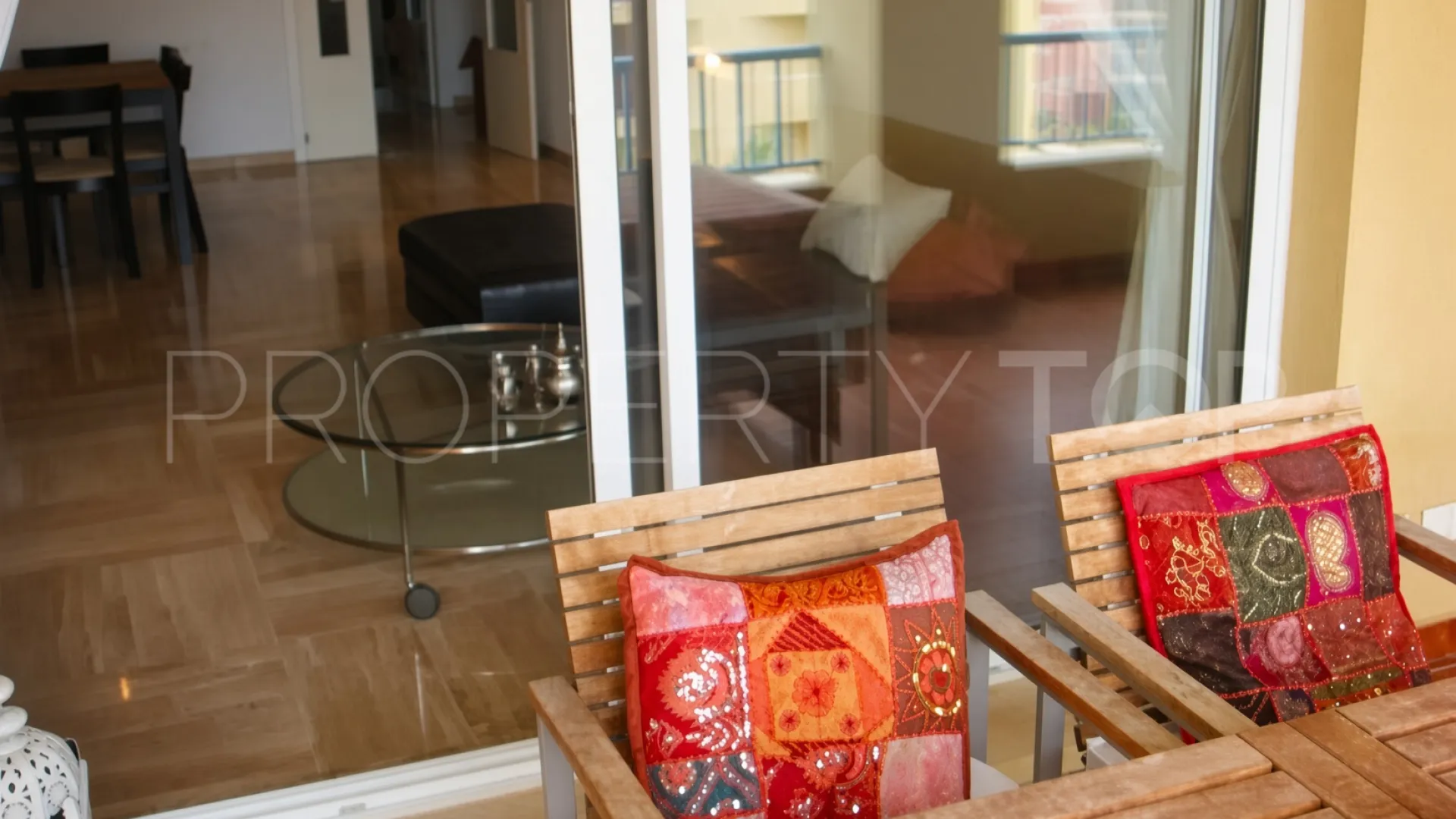 Comprar apartamento de 2 dormitorios en Marina de Sotogrande