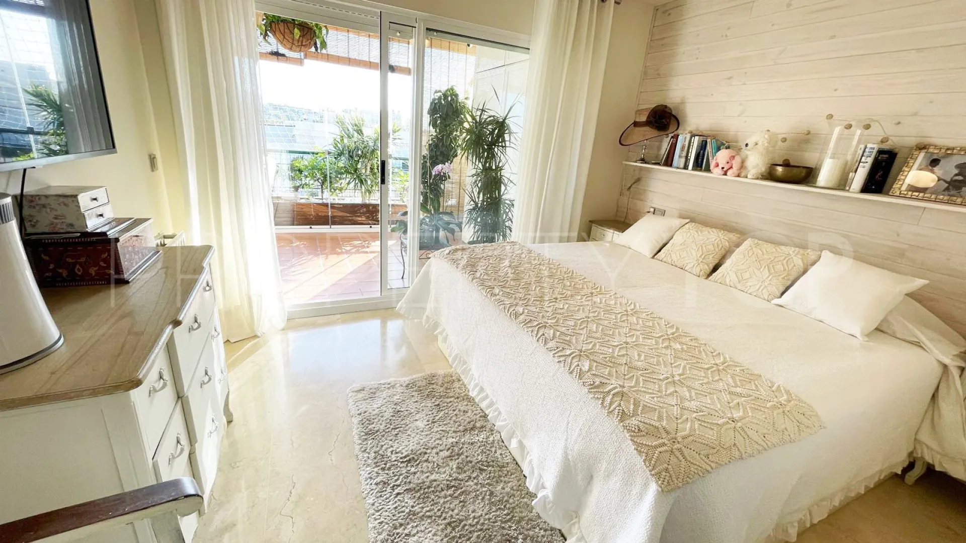 2 bedrooms penthouse in Campos de Guadalmina for sale