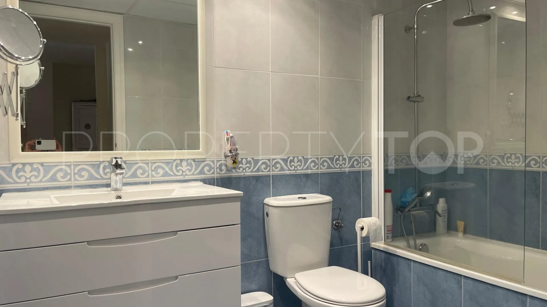 2 bedrooms penthouse in Campos de Guadalmina for sale