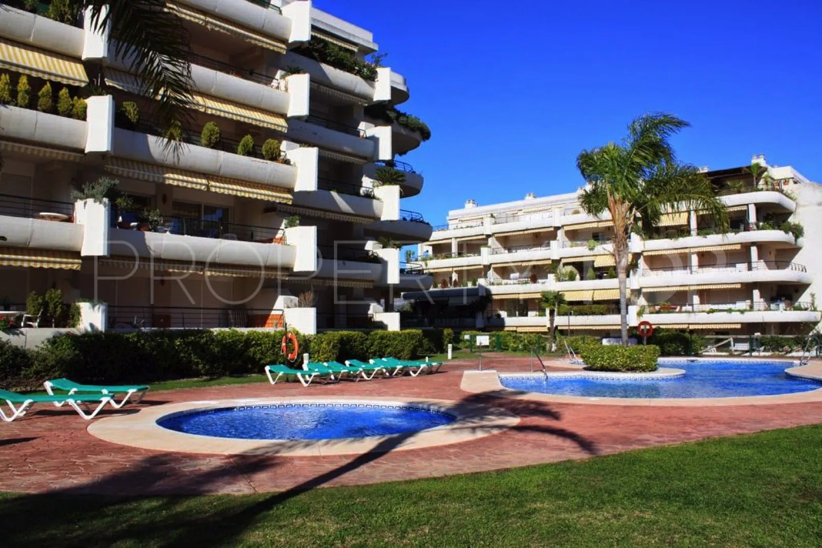 2 bedrooms penthouse in Campos de Guadalmina for sale