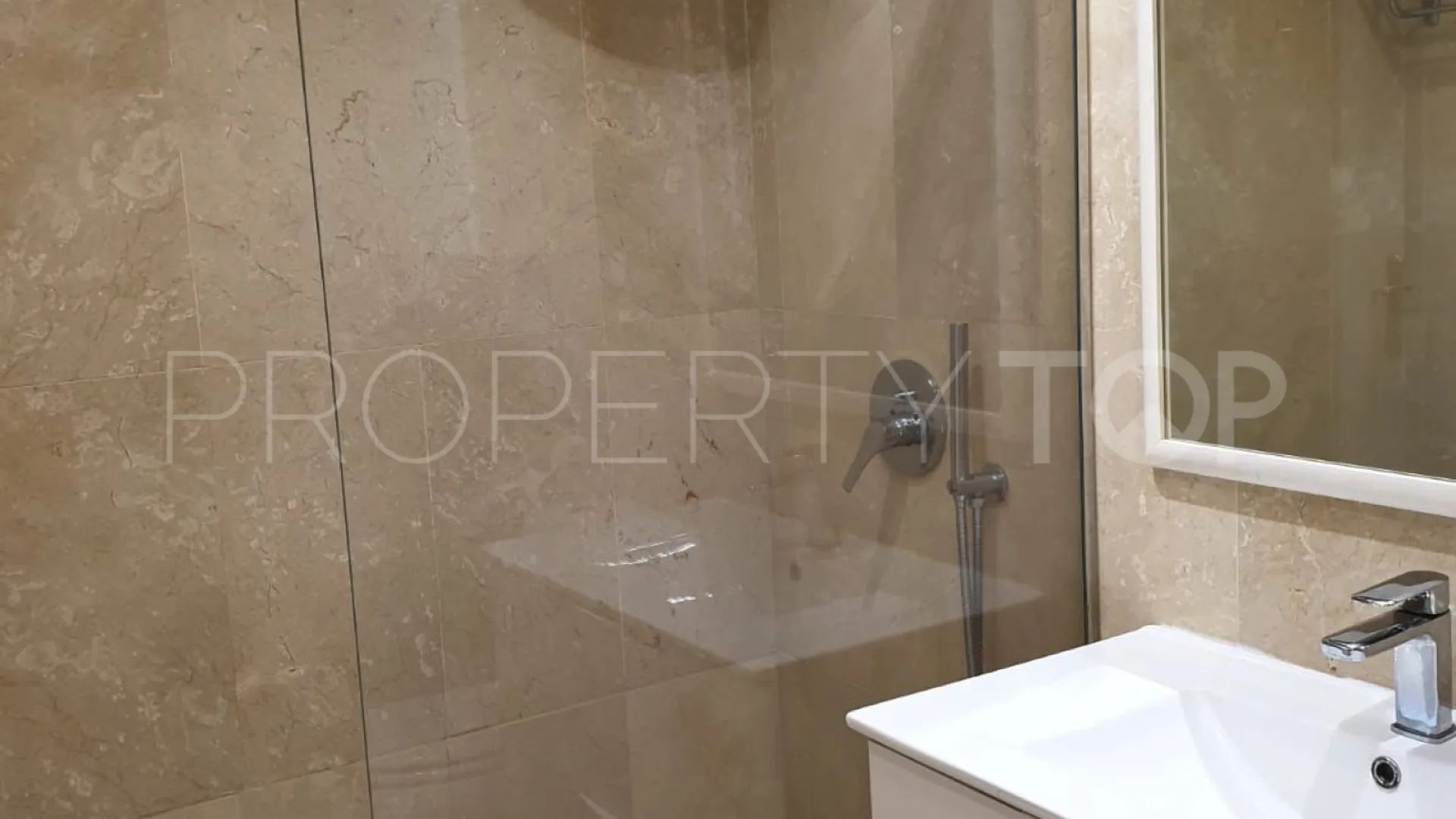 2 bedrooms penthouse in Campos de Guadalmina for sale