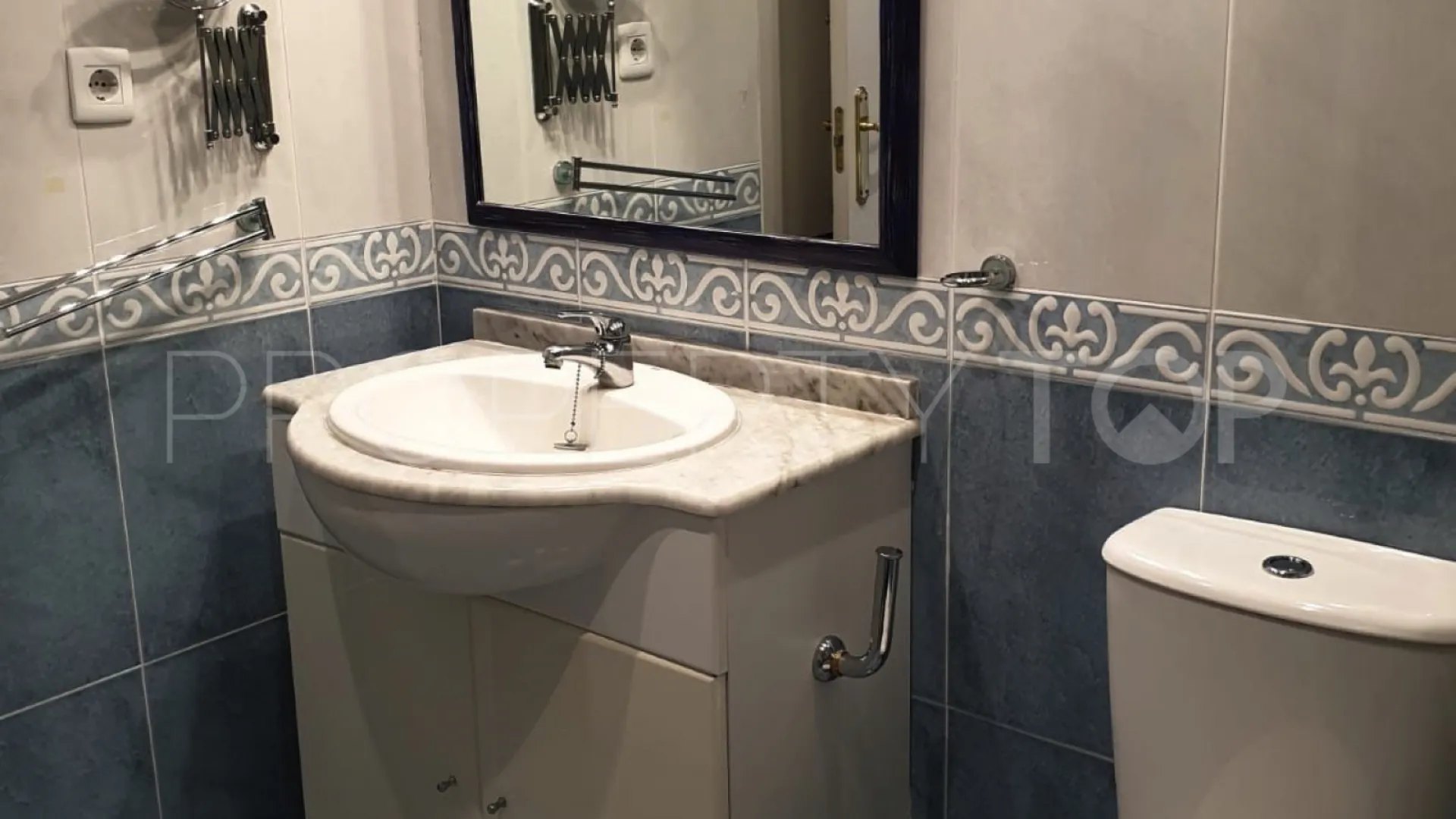 2 bedrooms penthouse in Campos de Guadalmina for sale