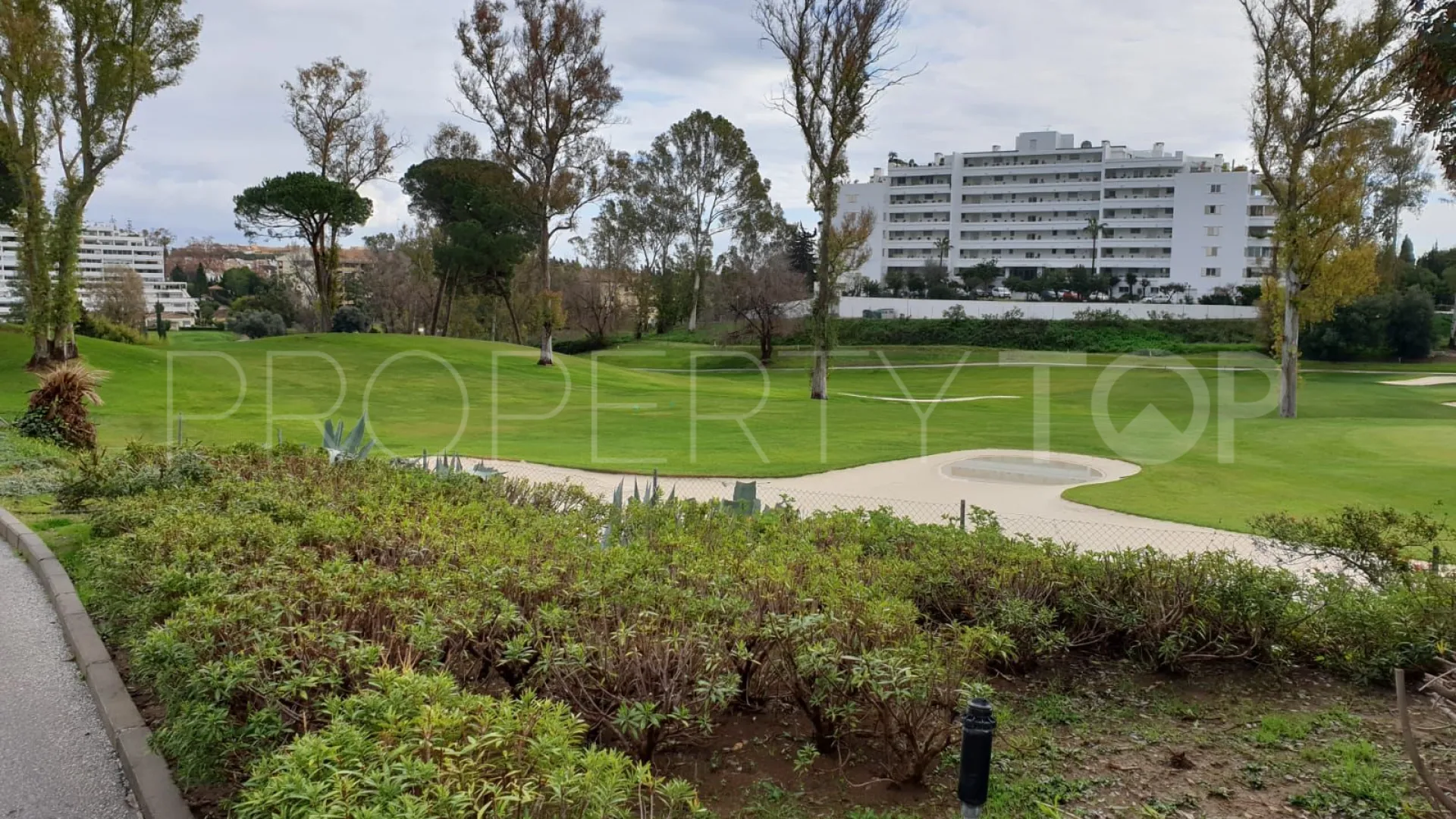 2 bedrooms penthouse in Campos de Guadalmina for sale