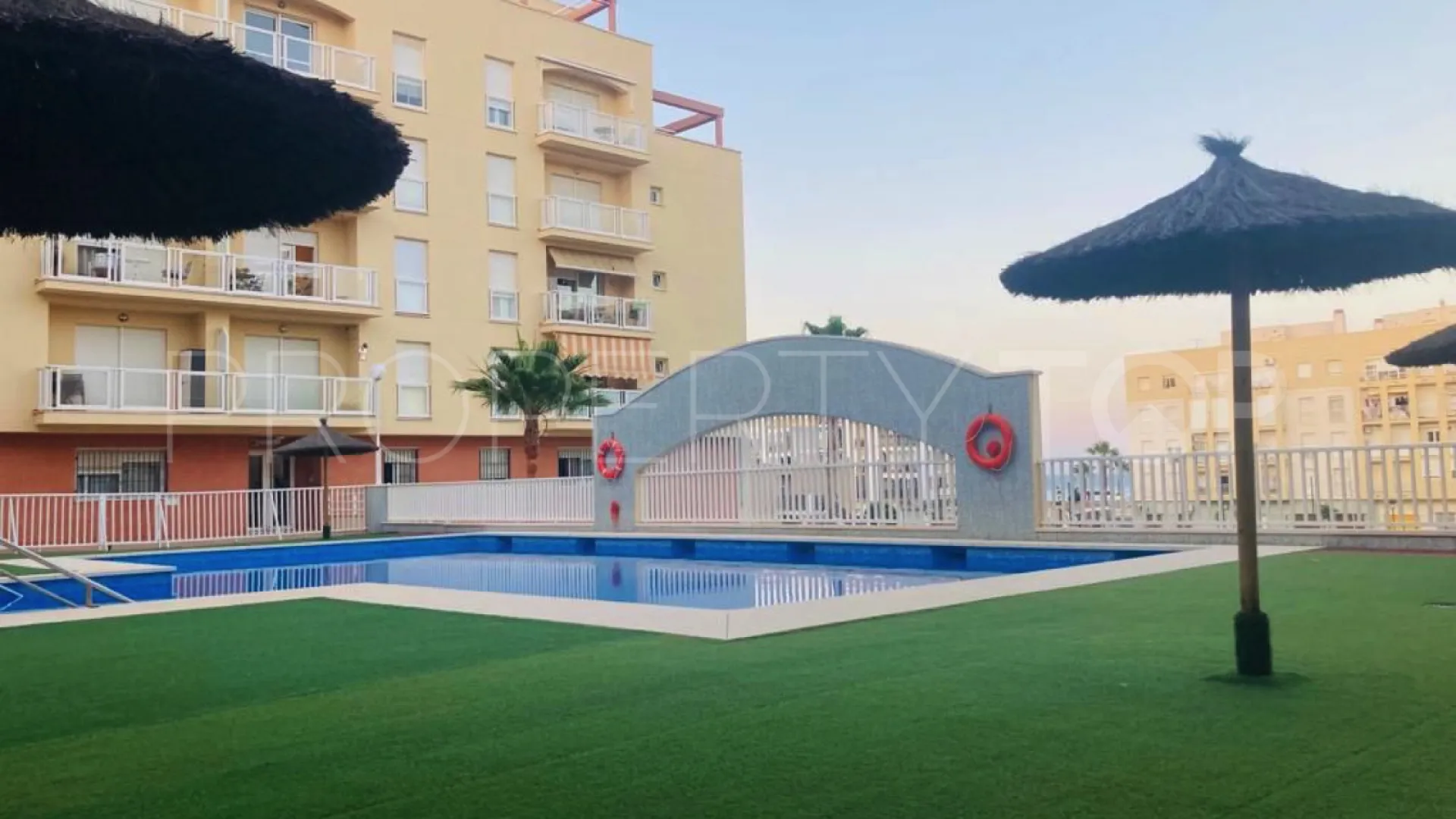 Apartamento con 2 dormitorios en venta en Sabinillas