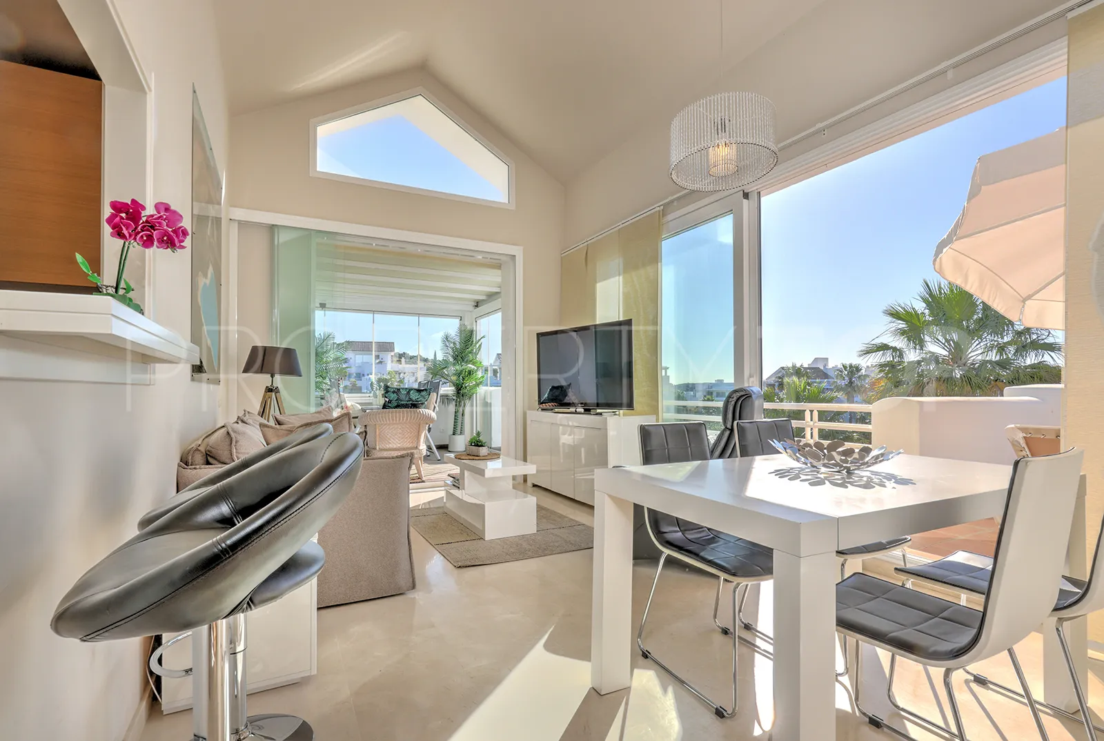 2 bedrooms penthouse for sale in Alcazaba Lagoon