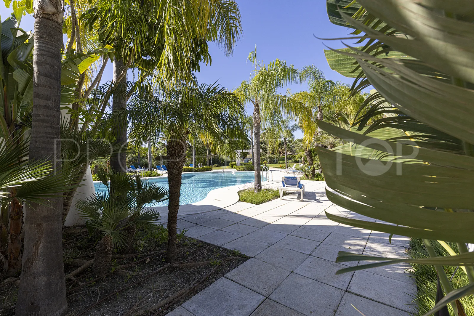 2 bedrooms penthouse for sale in Alcazaba Lagoon