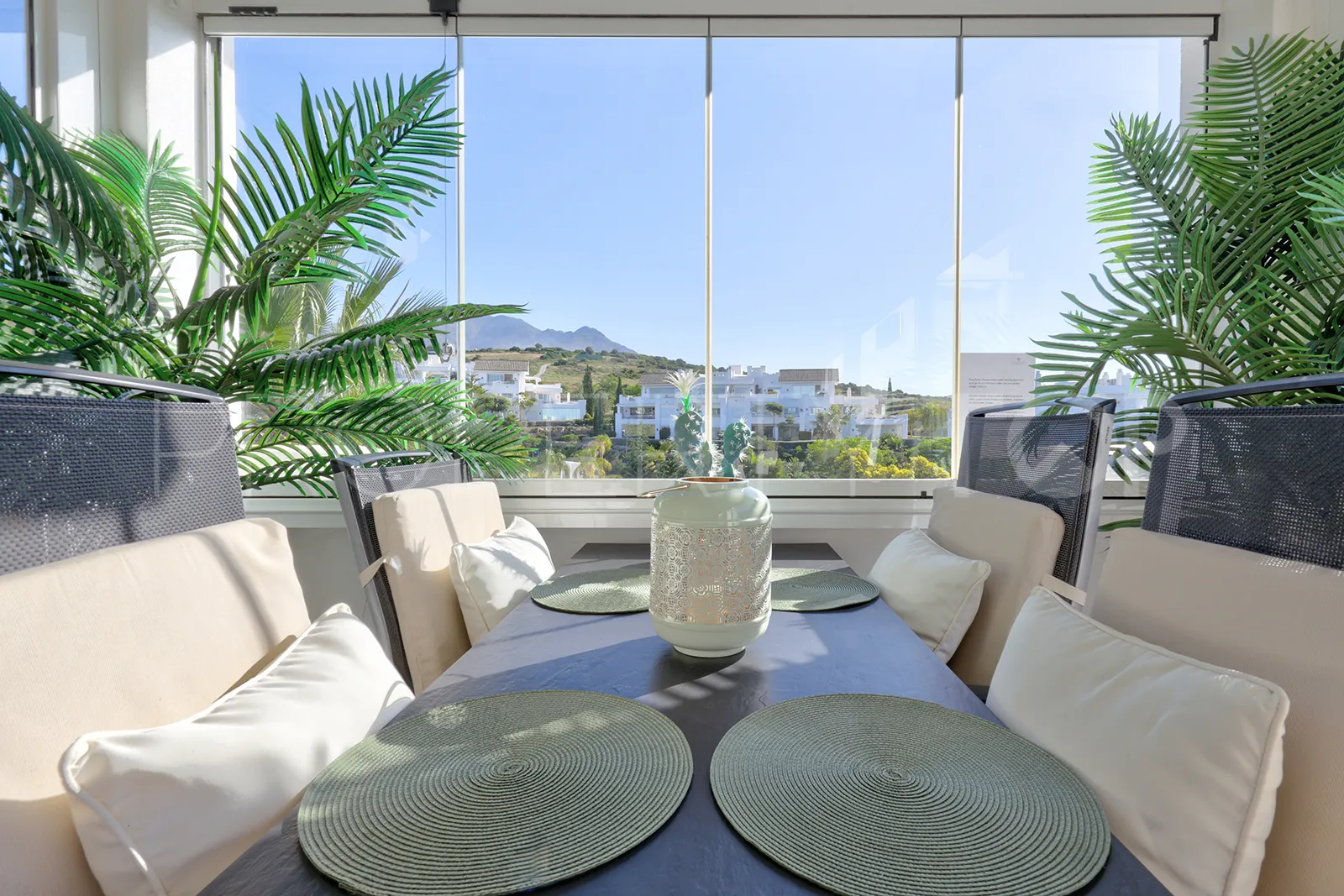 2 bedrooms penthouse for sale in Alcazaba Lagoon