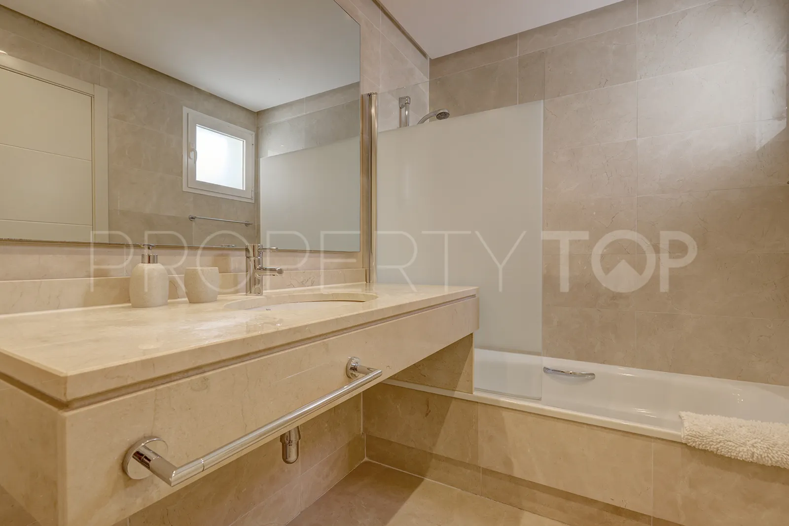2 bedrooms penthouse for sale in Alcazaba Lagoon