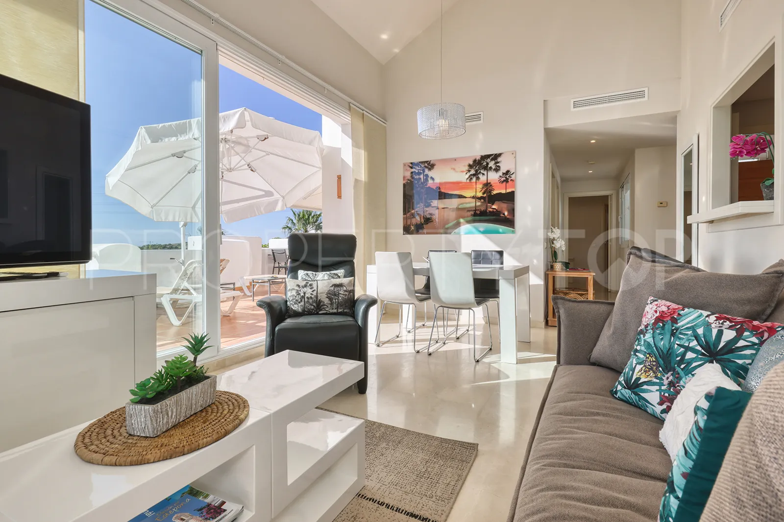 2 bedrooms penthouse for sale in Alcazaba Lagoon