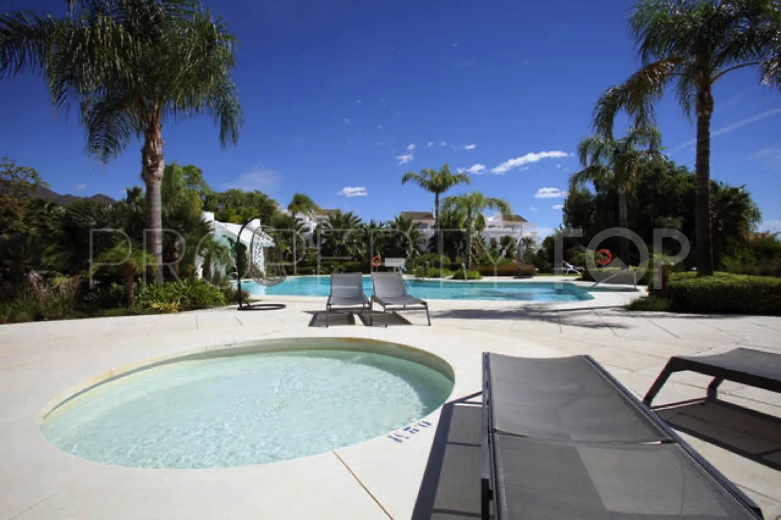2 bedrooms penthouse for sale in Alcazaba Lagoon