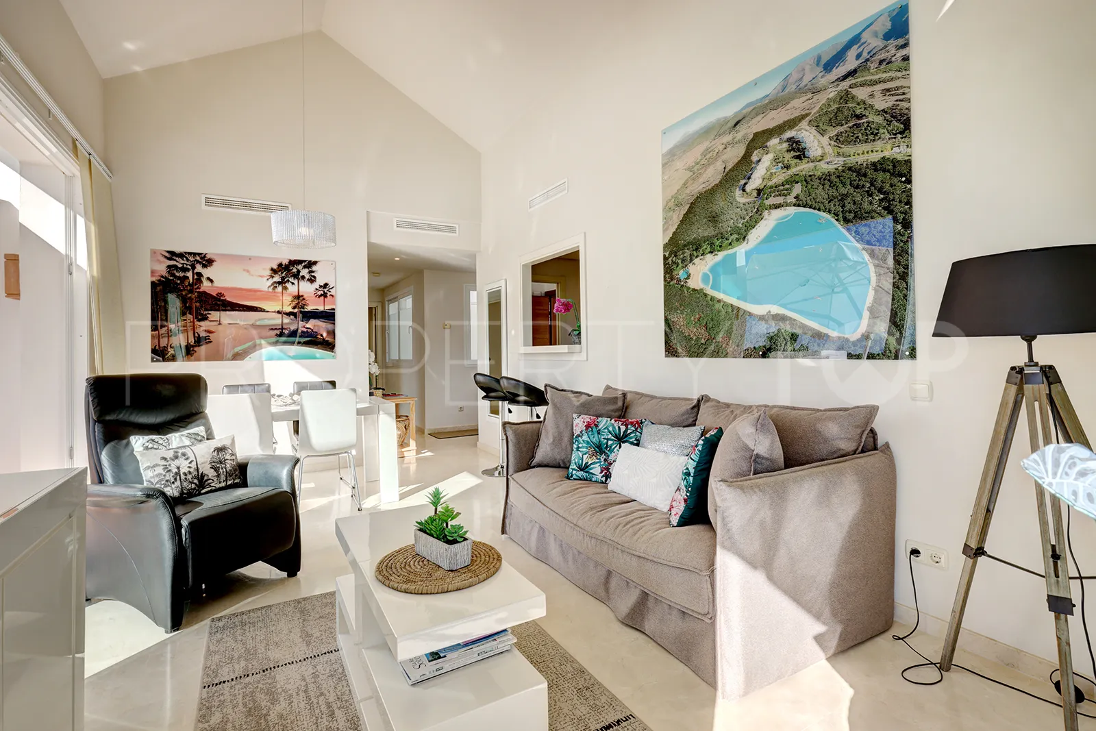 2 bedrooms penthouse for sale in Alcazaba Lagoon