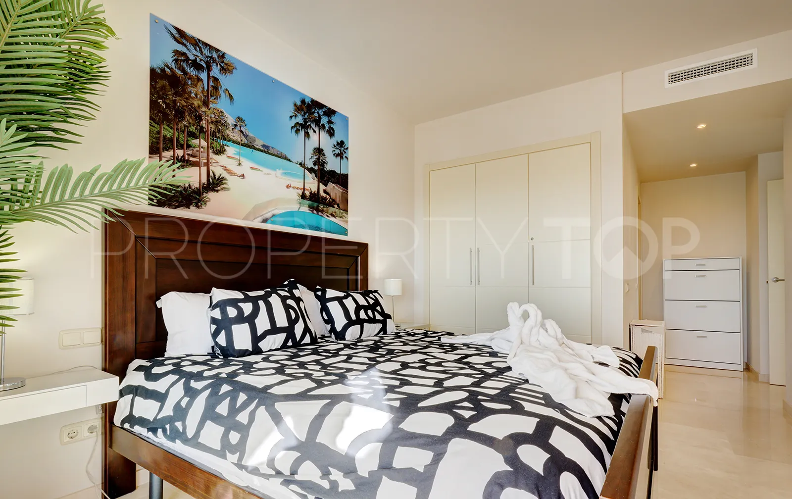 2 bedrooms penthouse for sale in Alcazaba Lagoon