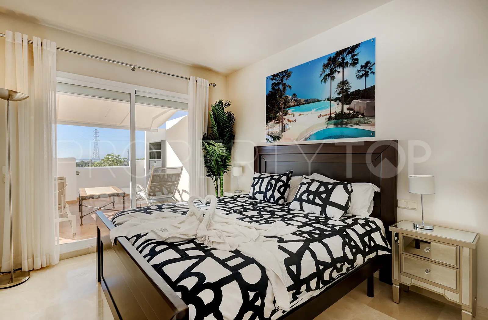 2 bedrooms penthouse for sale in Alcazaba Lagoon