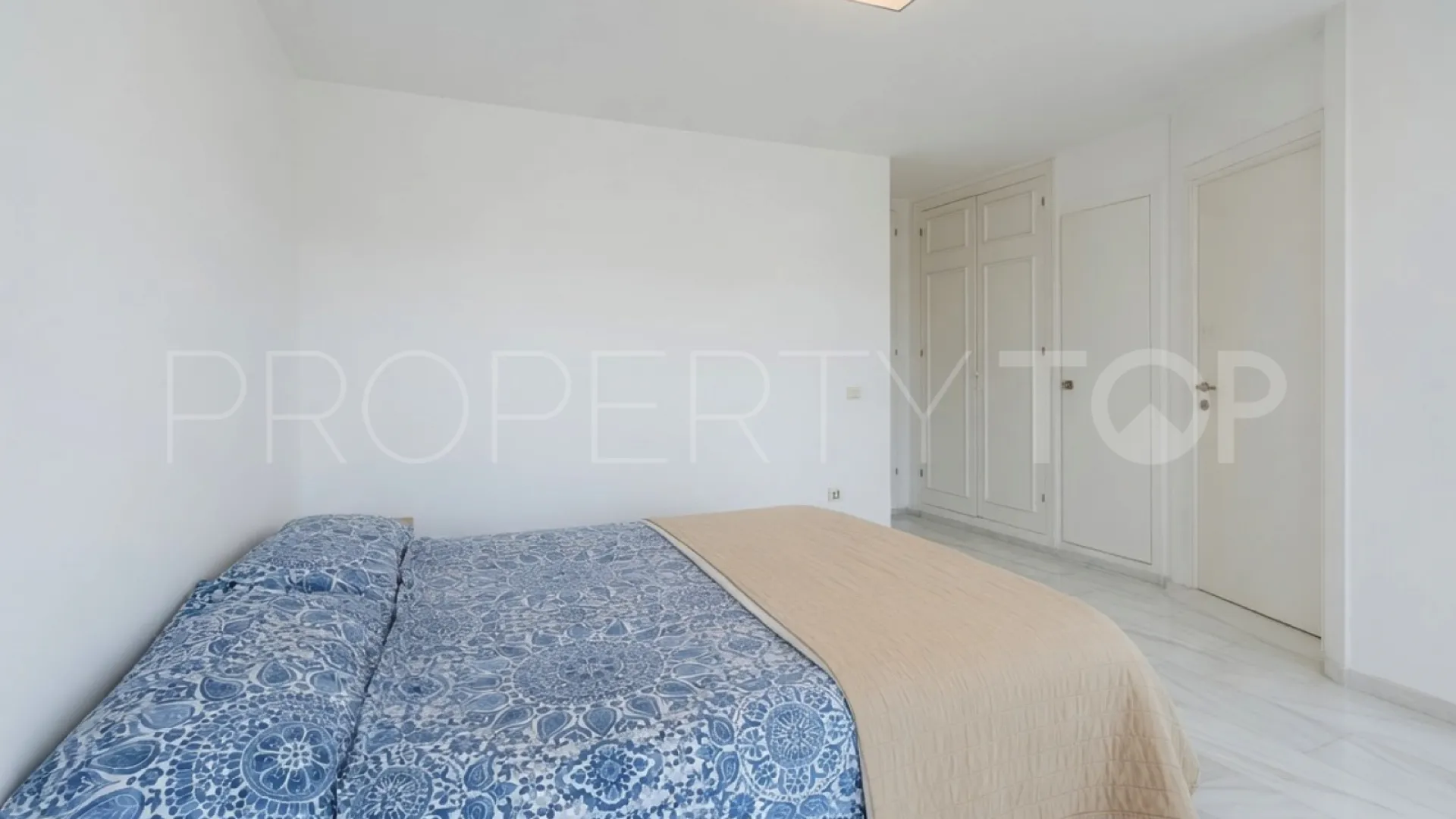 Ground floor duplex for sale in Altos de Estepona