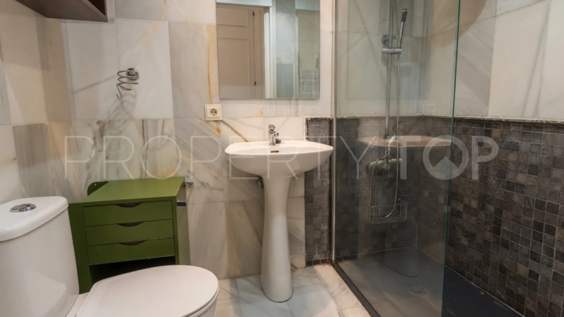 Ground floor duplex for sale in Altos de Estepona