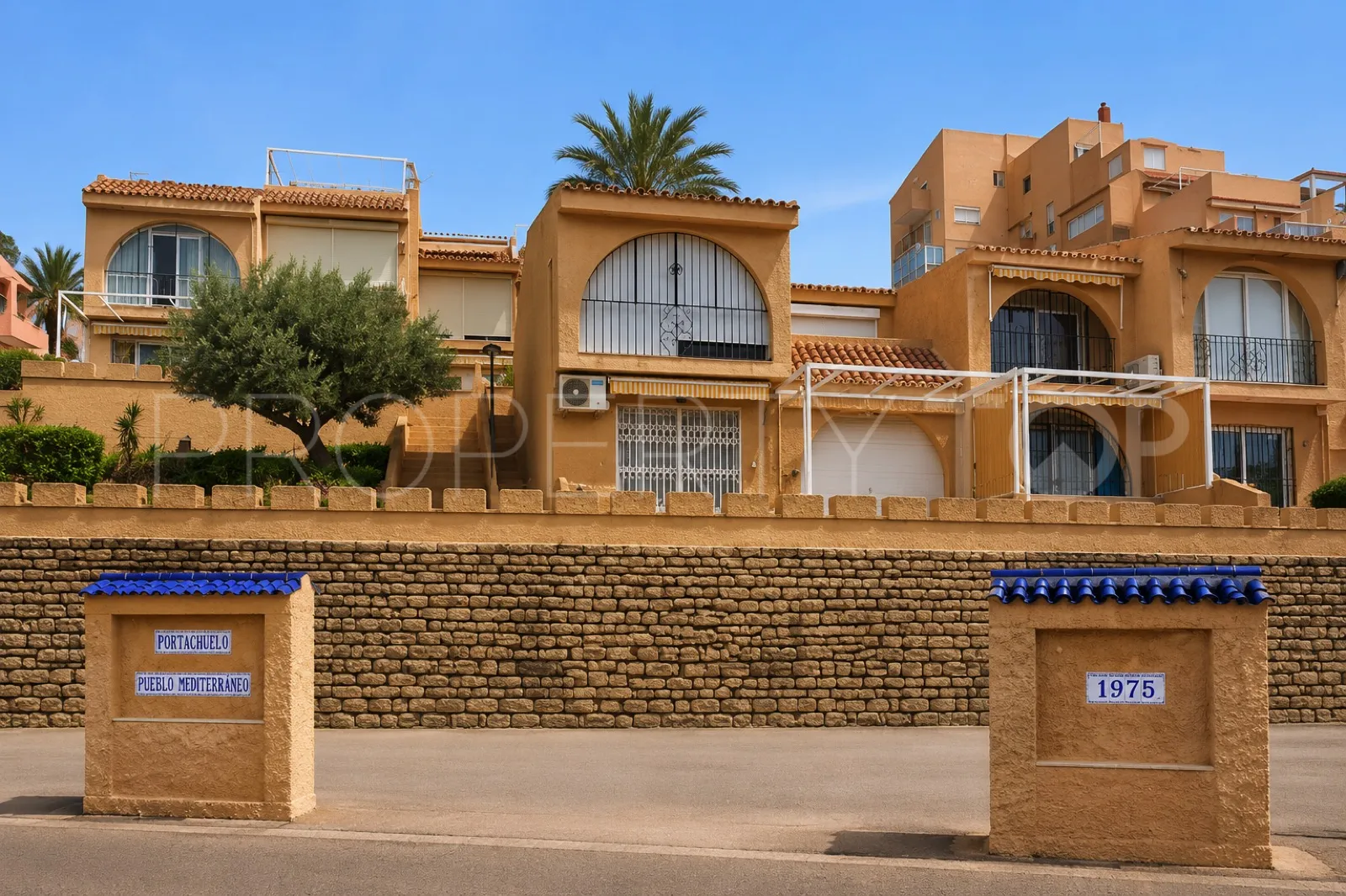 For sale ground floor apartment in Estepona Puerto