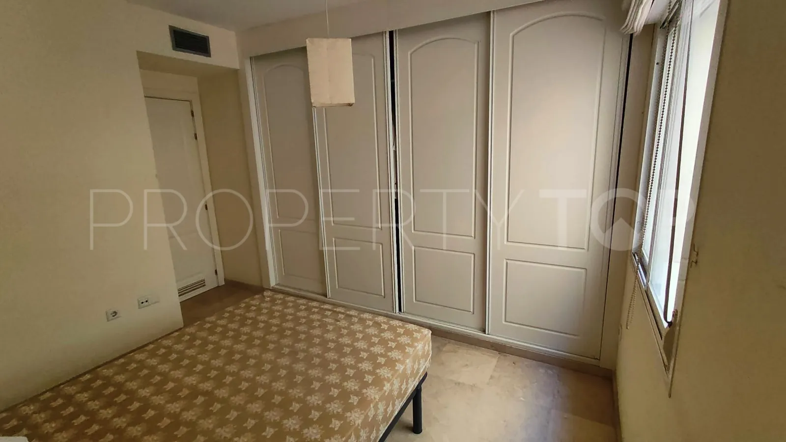 For sale apartment in Estepona Centre