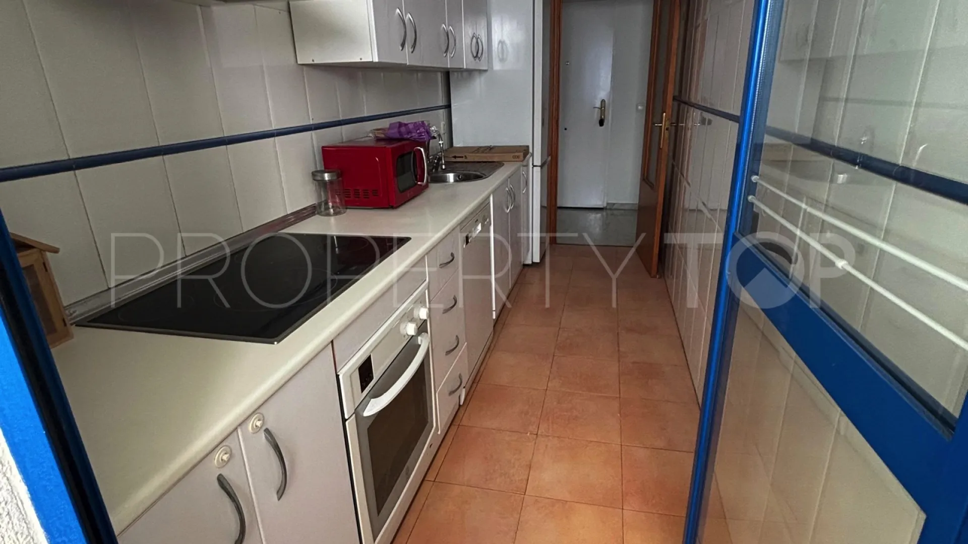 For sale ground floor apartment in Estepona Centre with 2 bedrooms