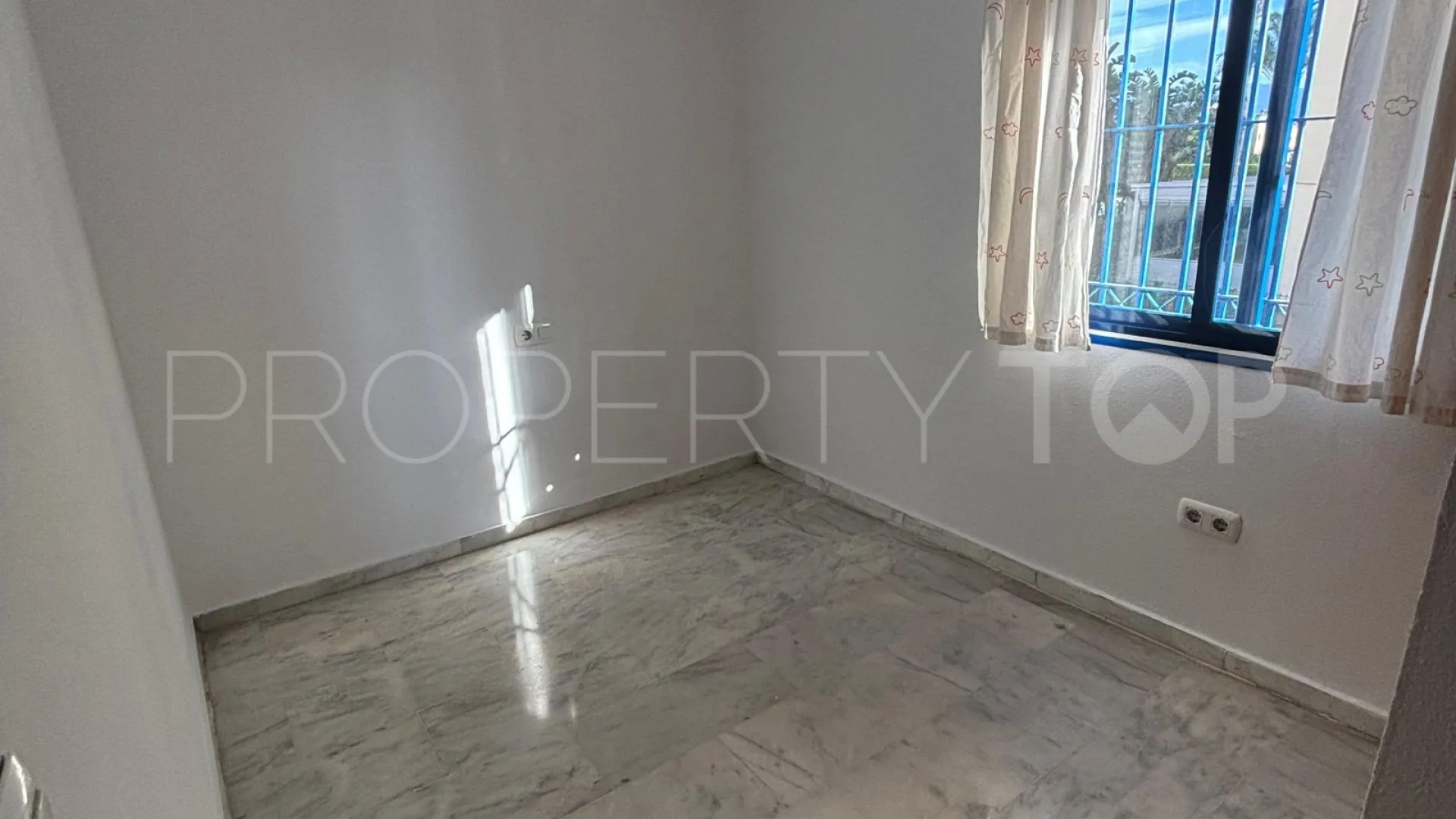 For sale ground floor apartment in Estepona Centre with 2 bedrooms