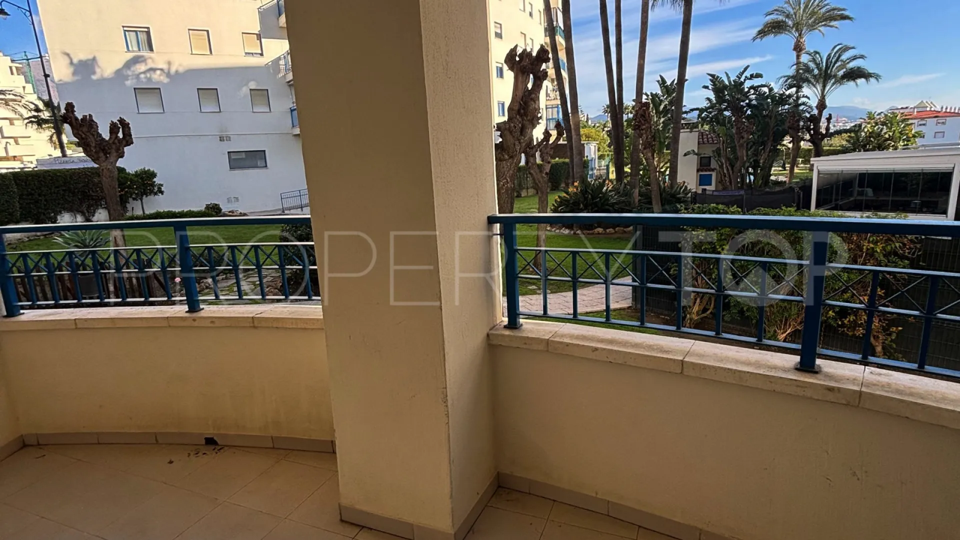 For sale ground floor apartment in Estepona Centre with 2 bedrooms