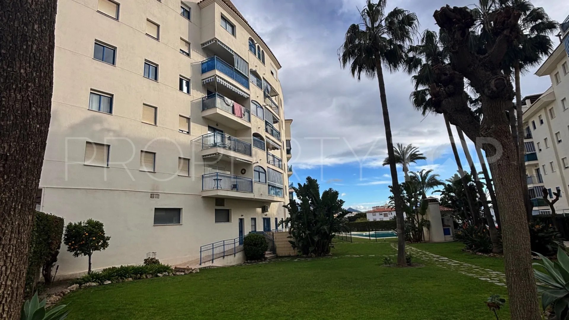 For sale ground floor apartment in Estepona Centre with 2 bedrooms