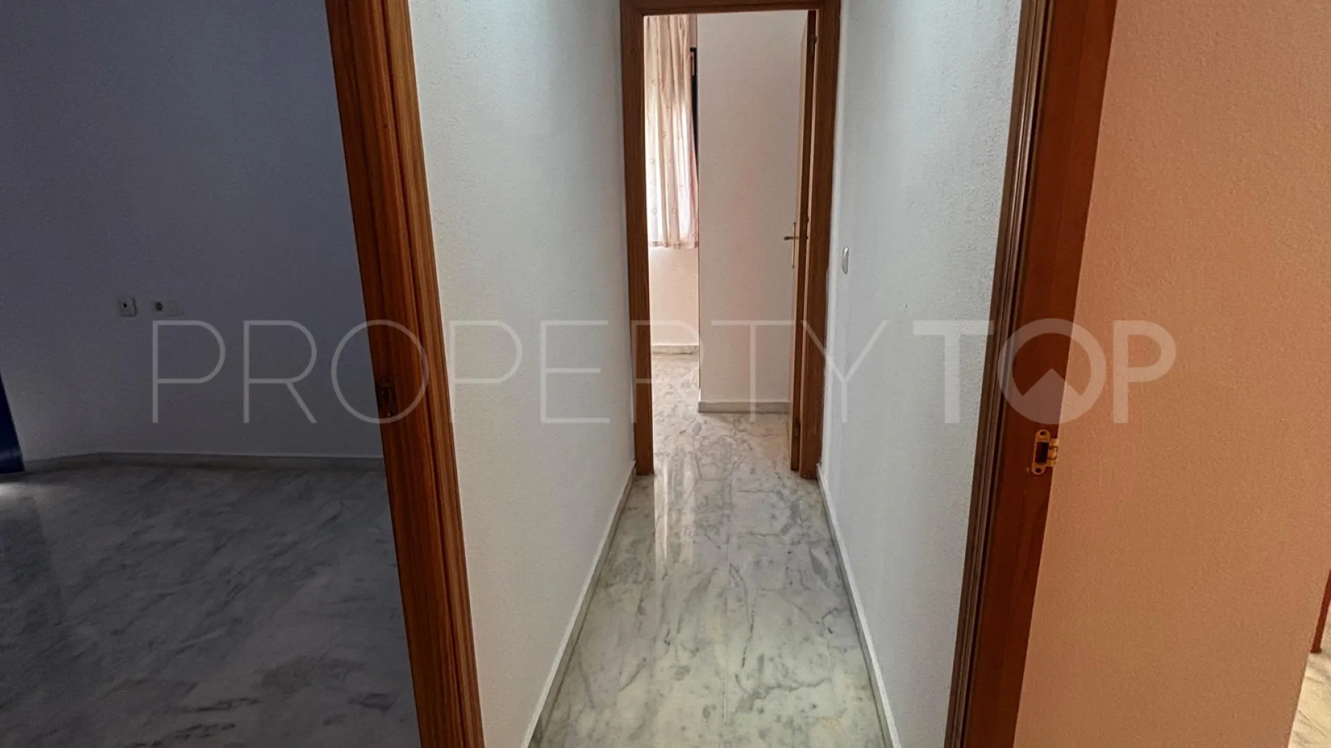 For sale ground floor apartment in Estepona Centre with 2 bedrooms