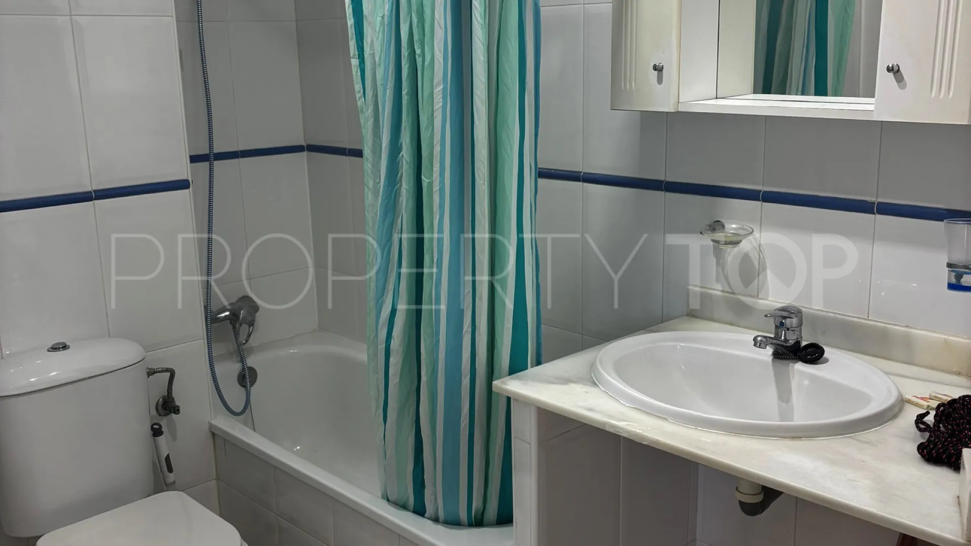 For sale ground floor apartment in Estepona Centre with 2 bedrooms