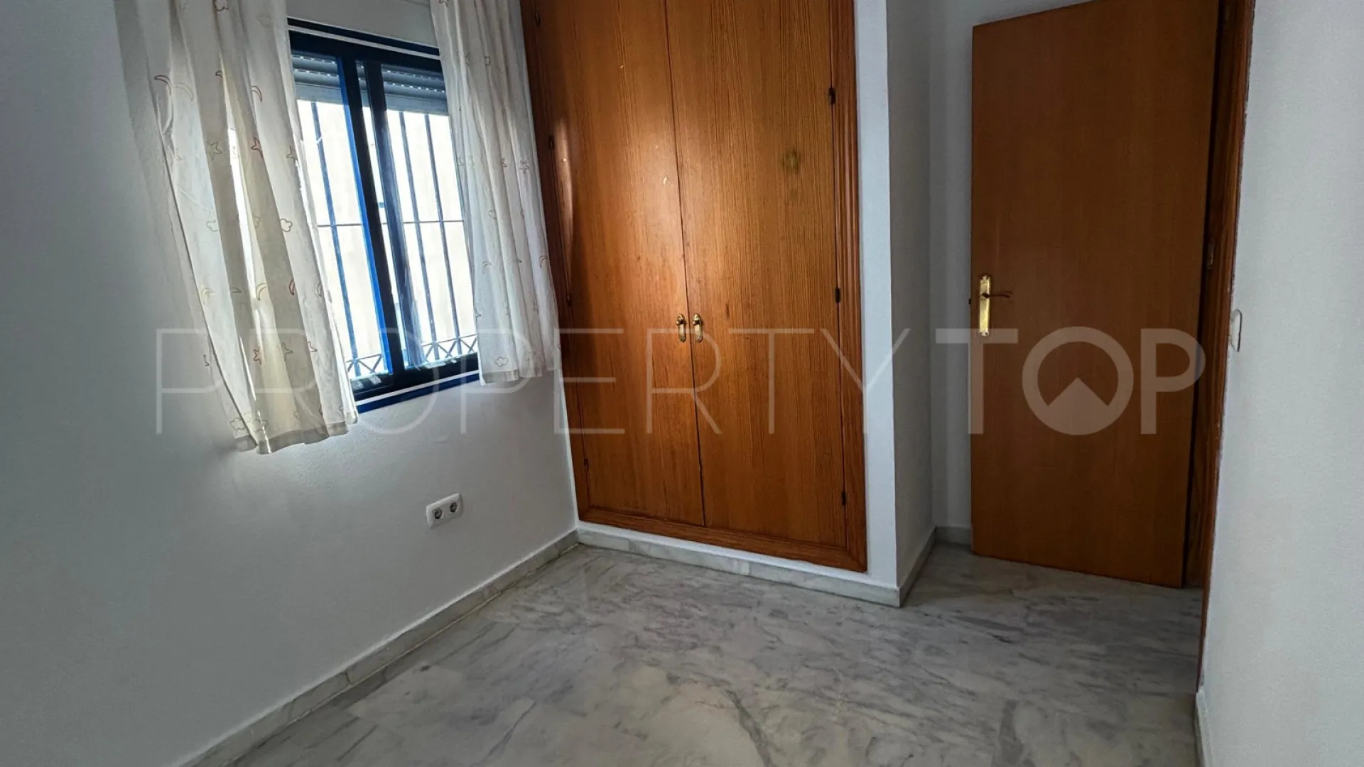 For sale ground floor apartment in Estepona Centre with 2 bedrooms
