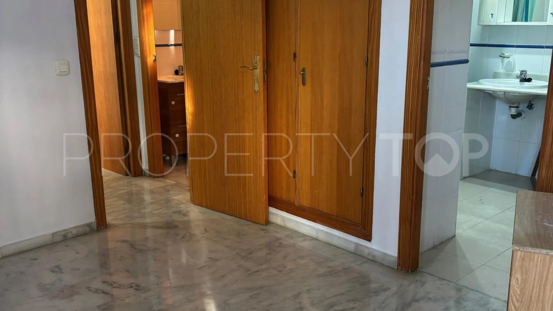 For sale ground floor apartment in Estepona Centre with 2 bedrooms