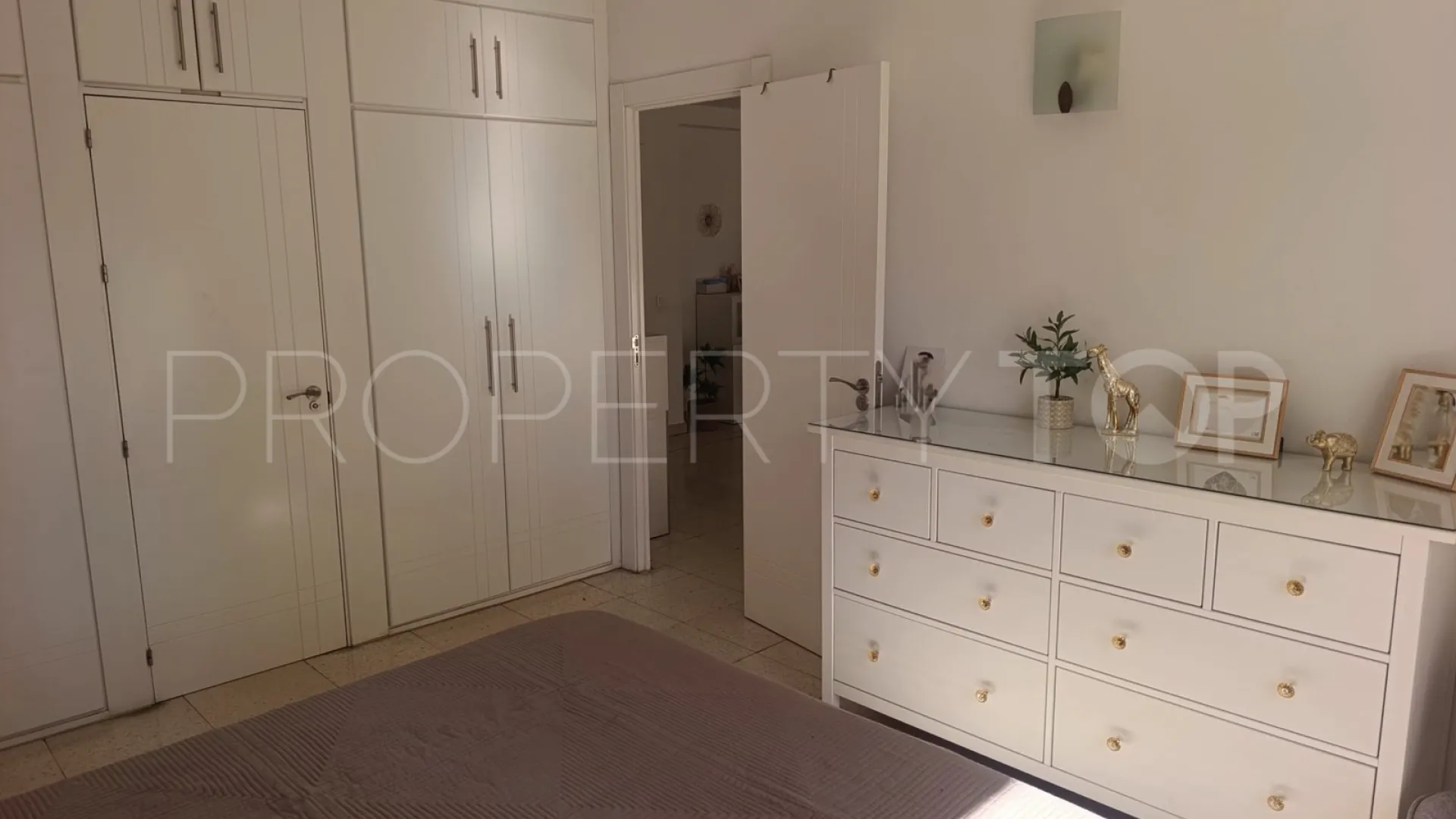 Apartamento de 4 dormitorios en venta en Ricardo Soriano