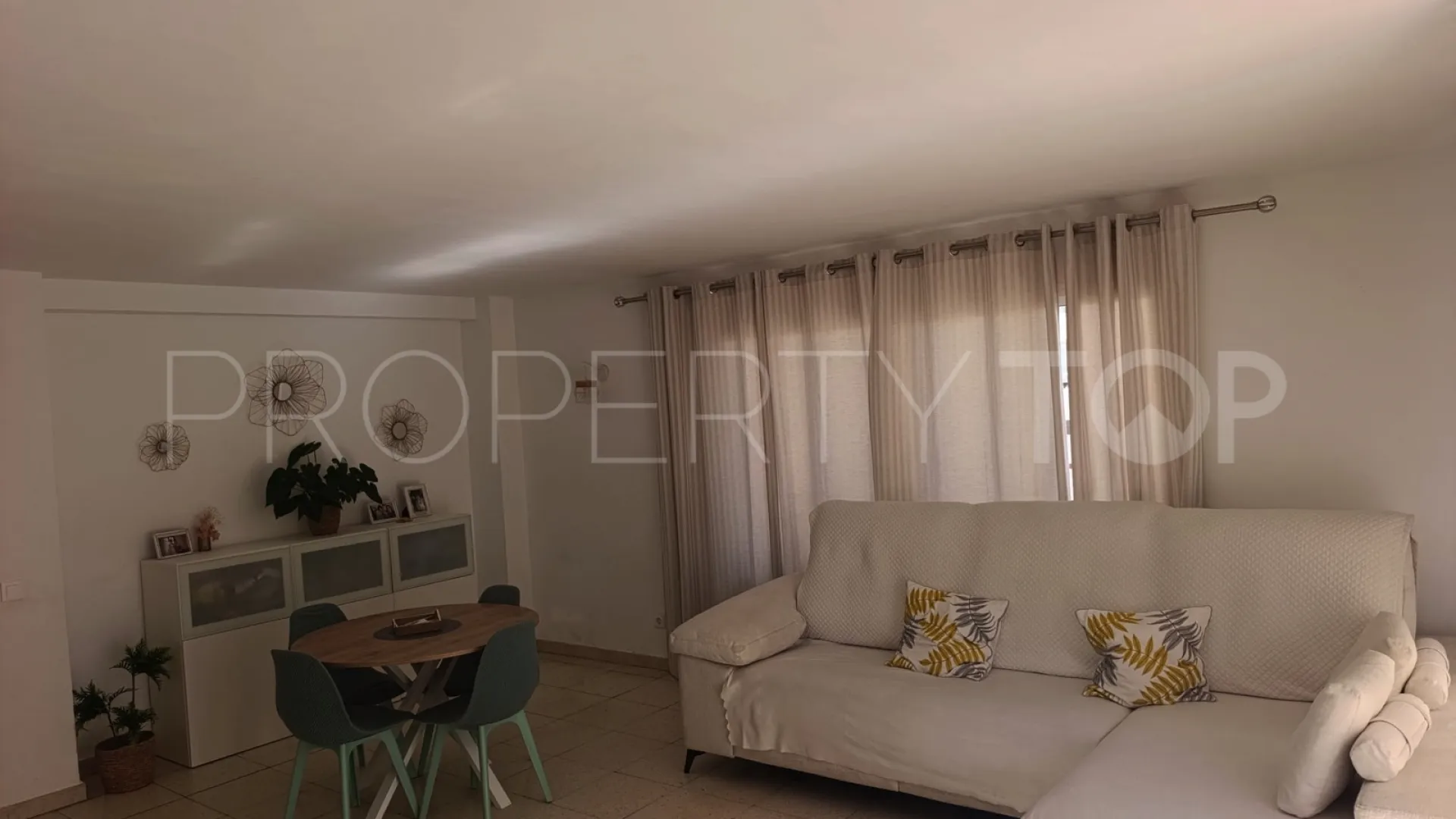 Apartamento de 4 dormitorios en venta en Ricardo Soriano