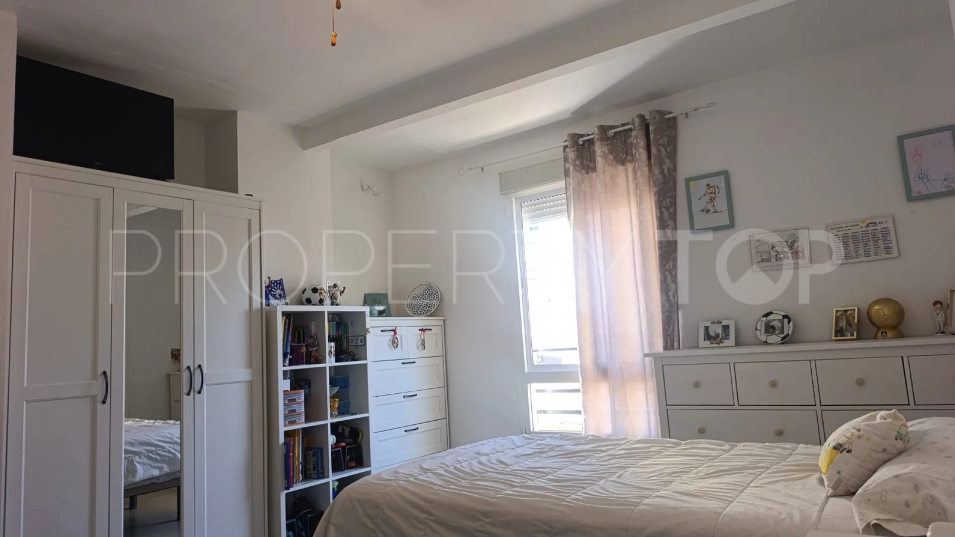 Apartamento de 4 dormitorios en venta en Ricardo Soriano