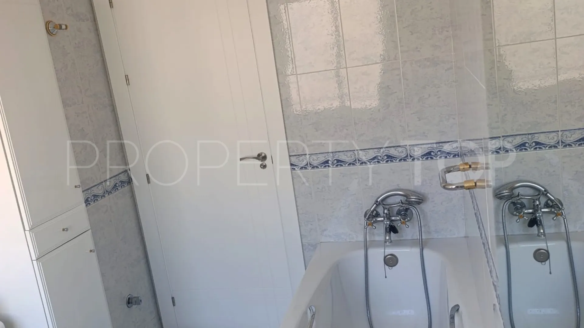 Apartamento de 4 dormitorios en venta en Ricardo Soriano
