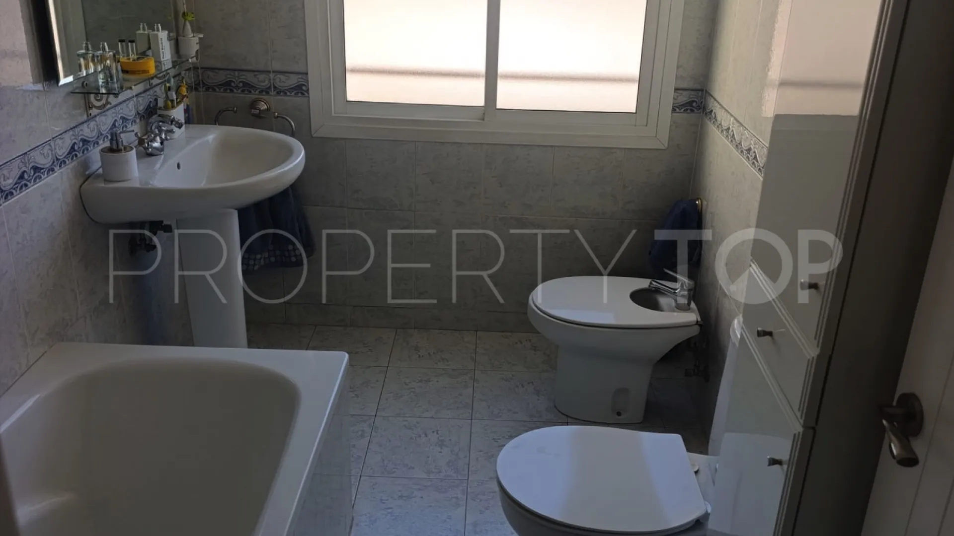 Apartamento de 4 dormitorios en venta en Ricardo Soriano