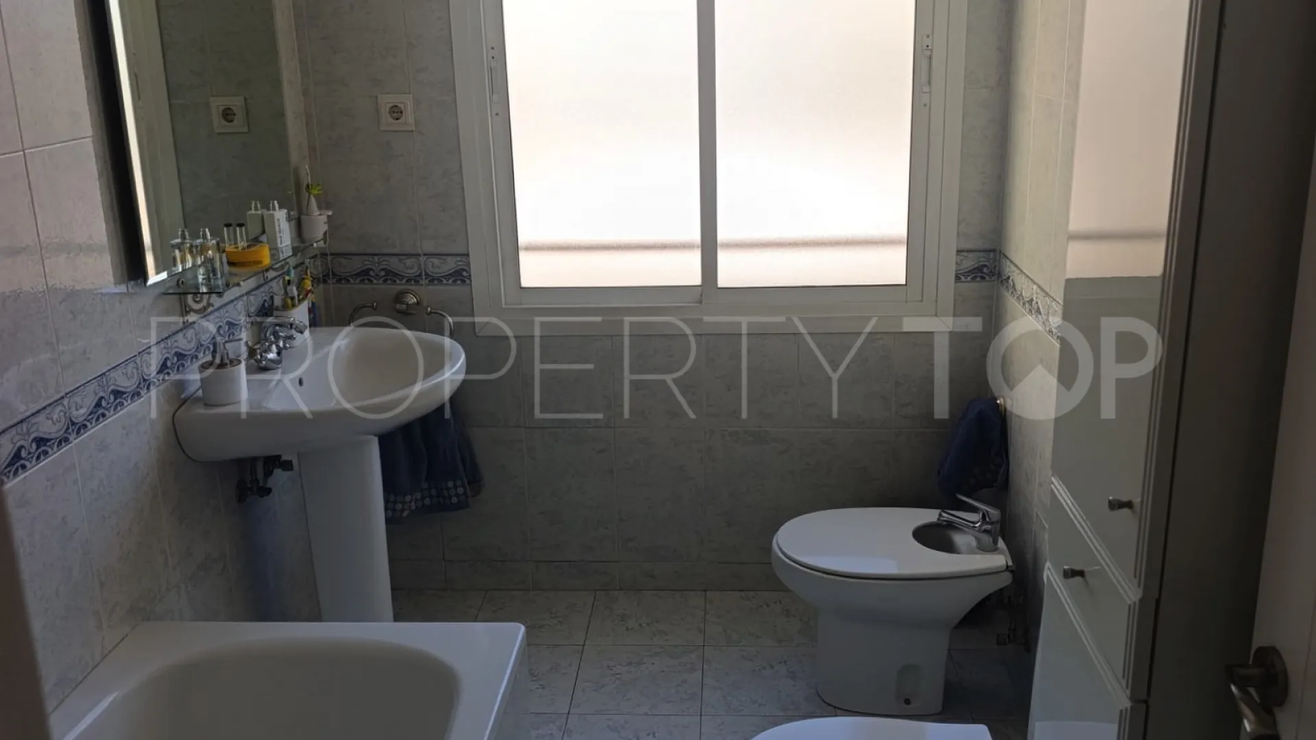 Apartamento de 4 dormitorios en venta en Ricardo Soriano