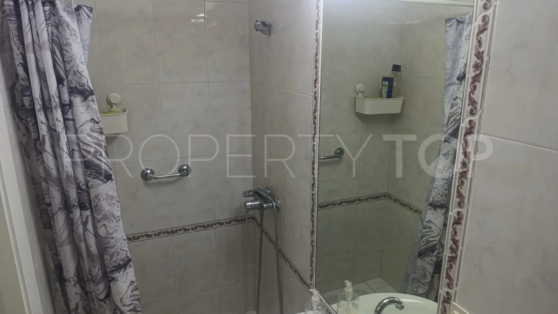 Apartamento de 4 dormitorios en venta en Ricardo Soriano