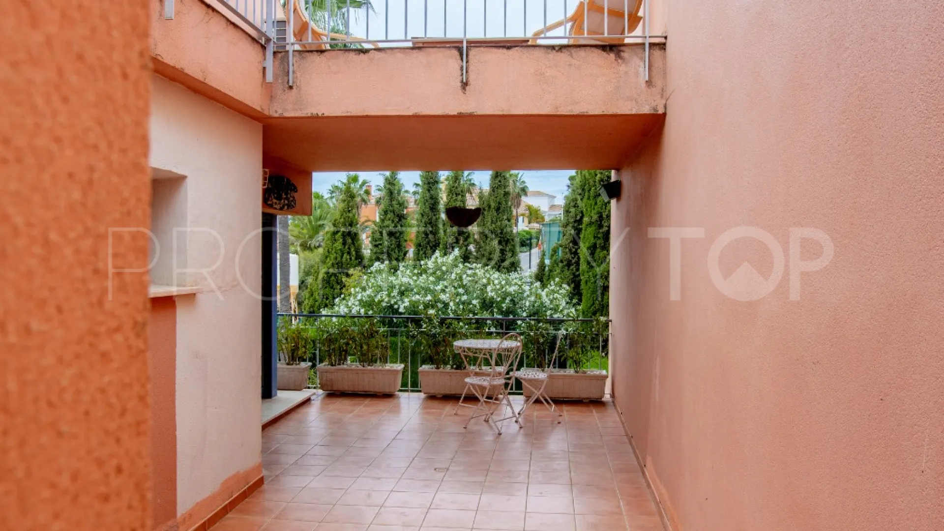 Semi detached house for sale in Los Naranjos with 5 bedrooms