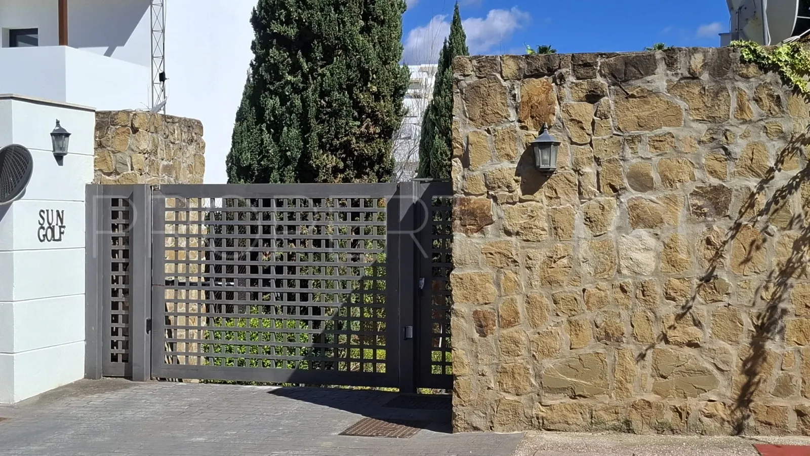 Semi detached house for sale in Los Naranjos with 5 bedrooms