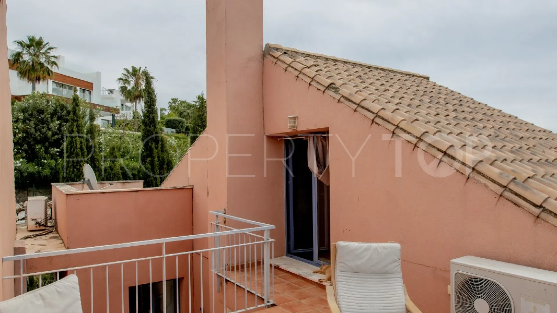 Semi detached house for sale in Los Naranjos with 5 bedrooms